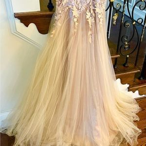 Elegant beautiful prom dress,champagne color, size 8.only worn twice , very good